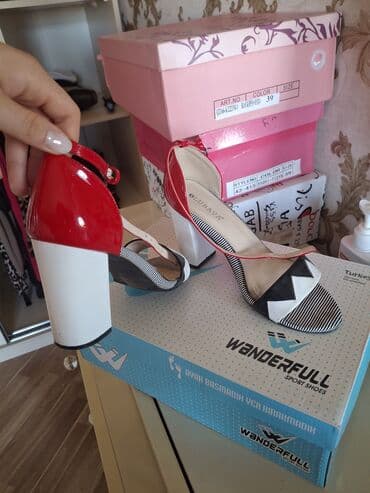 qadın ayaqqabılar: Qadın sandaleti – QUBAVA - Ölçü: 39 (qutuda qeyd olunub) - Rənglər — 2