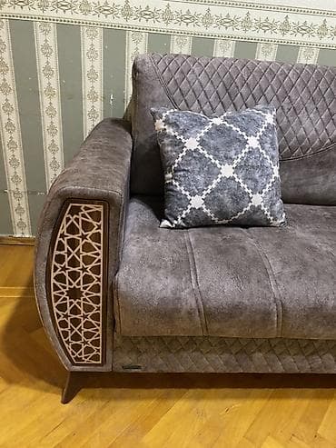 divan olcusu: Qonaq otağı üçün şık divan - Rəng: tünd bozumtul (taupe). - Material — 2