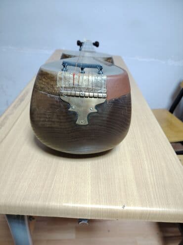 Digər musiqi alətləri: Balakənli Aydın tarıdır. Üz simlər yeni dəyişib. Real alıcıya endirim — 3