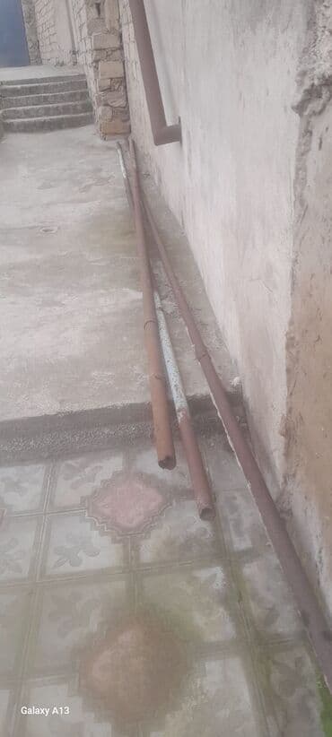 Döşəmə: Məhsul: Metal borular dəsti Təsvir: - Fərqli uzunluqlarda bir neçə — 2