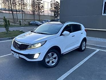 Kia Sportage AWD krossover Xüsusiyyətlər: - Tam ötürücülü (AWD)