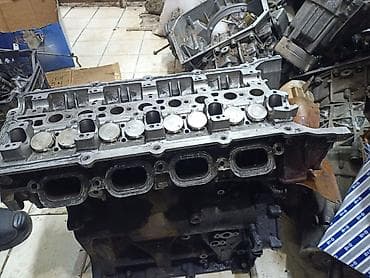 bmw oturacaqlar: Mühərrik silindr başlığı (V6/V8 tipli, 4 klapanlı silindr — 4
