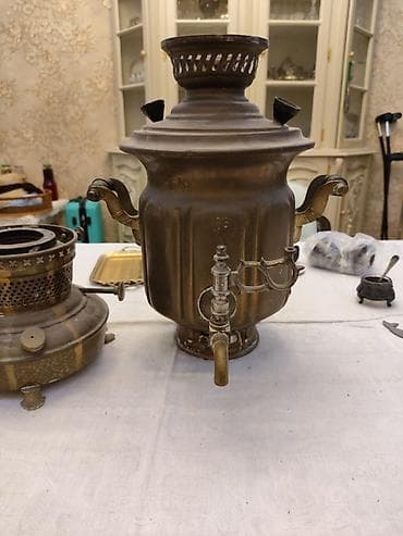 simovar: Antik samovar və petroleylə işləyən lampa (qətranlı çıraq) dəsti - — 1