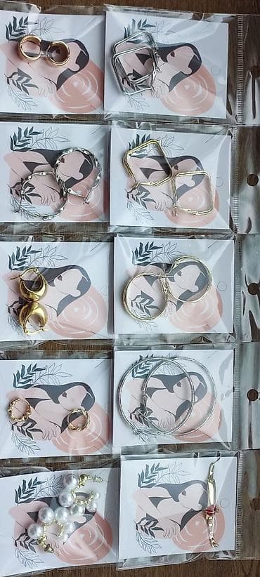 Zərgərlik əşyaları: Müxtəlif üslublarda qadın sırğaları çeşidi. Kolleksiyaya qızılı — 5