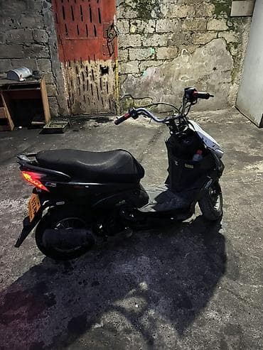 Мопеды, скутеры: Şəhər içi gediş-gəliş üçün yığcam və praktik skuter. Xüsusiyyətlər: - — 2