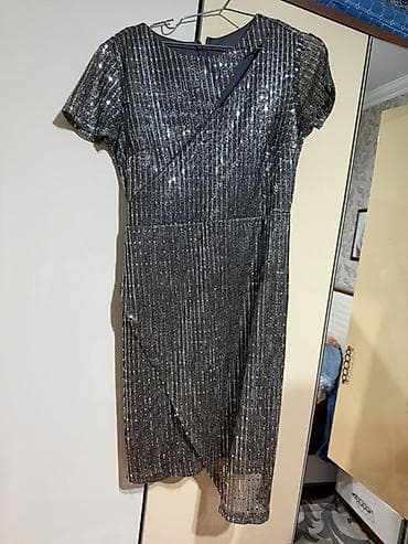 moto geyimi: Gümüşü parıltılı, qısaqol kokteyl/axşam geyimi. - Rəng: tünd — 1