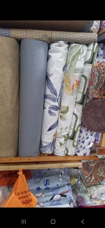 çit parçalar: Müxtəlif naxış və rənglərdə parça rulonları. isdenilen parcadan — 1