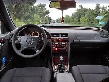 Avtomobil satışı: 1997 c il 1.8 mator mexnka qabgna 1600 15 ay 415 manat. Vatsap zeng — 3