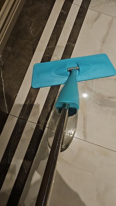 yer suren: Spreyli mop – su çəni olan, tutacaqlı təmizlik aləti,demek olar — 2