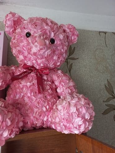 Xalçalar: Məhsul: Yumşaq oyuncaqlar dəsti Təsvir: - 1 ədəd böyük dovşan plyuş — 2