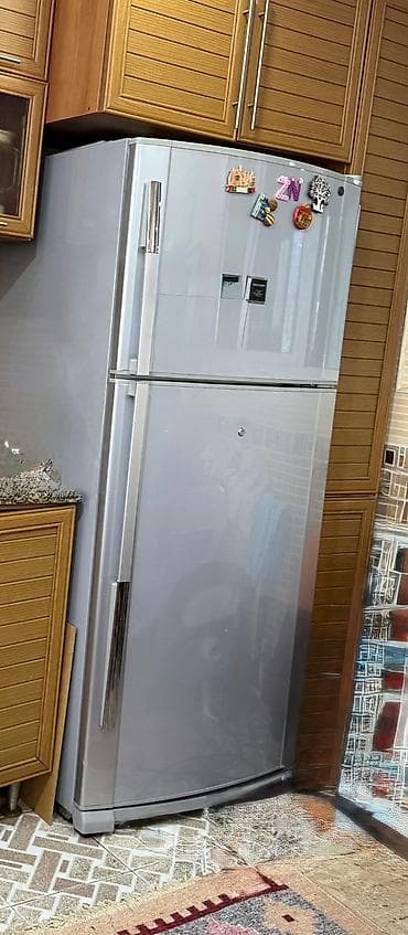 Bb72《isi》🤍 Soyuducu 200m satilir. ela işleyir. yenisi ile evez