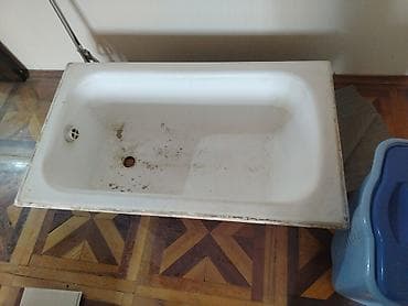 Dəmir (çütük) vanna — klassik düzbucaqlı forma, tək kuvetli model. -