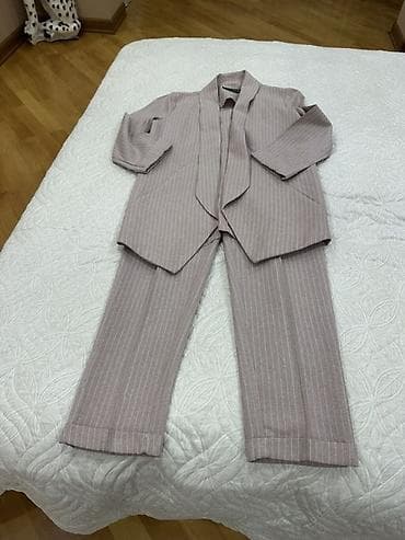 dest geyimler: Qadın kostyum dəsti – cizgili - Rəng: toz pembe/boz tonlarında, nazik — 1