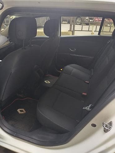 grand cherokee: Renault Megane: 1.5 l | 2010 il 341981 km Universal — 3