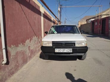 Model: ZAZ Tavria/Slavuta ailəsindən sedan (Azerbaycan nömrə nişanı