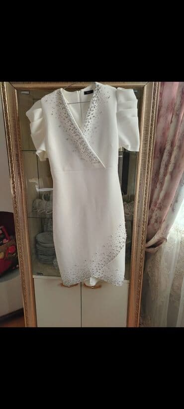 dəst geyimlər: Cəmi 1 dəfə geyinilib ölçüləri düz gəlmədiyi üçün satılır.Qiymətləri — 3