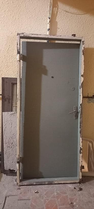 qapi: Mənzil üçün İşlənmiş Giriş qapısı 90x200 sm Glazok ilə, Zəmanətsiz, Ünvandan götürmə — 2