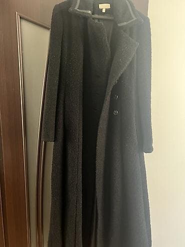 Uzun qadın palto - Rəng: qara - Uzunluq: maxi (ayağa qədər) - Model