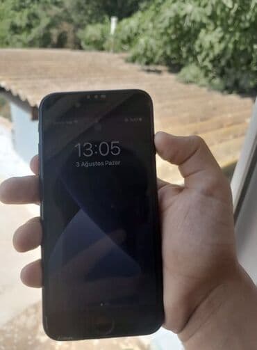 port: IPhone 7, Qara, Barmaq izi — 3