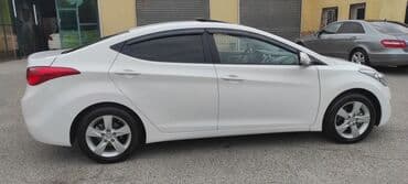 елантра: Hyundai Elantra: 1.8 l | 2013 il Sedan — 3