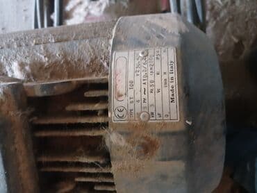 Qaldırıcı kranlar: Airmec markalı hava kompressoru - İtaliya istehsalı elektrik — 4