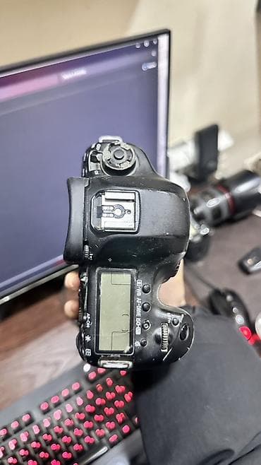 5d mark: Canon EOS 5D Mark III — peşəkar tam kadr (Full‑Frame) DSLR fotoaparat — 4
