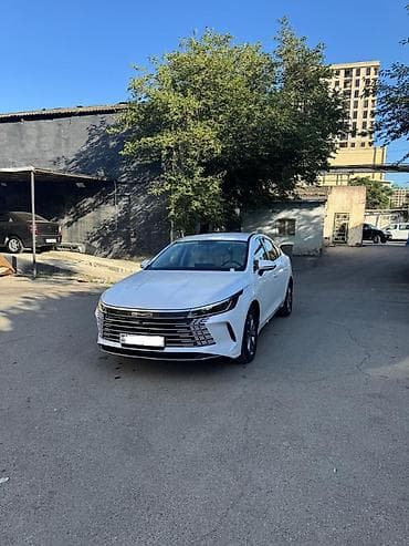 Продажа авто: BYD sedan – ağ rəng, müasir dizaynlı şəhər və magistral istifadəsi — 1