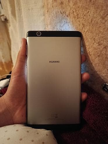 Huawei planşet - Ekran: təxminən 7–8 düym ölçülü toxunmatik ekran