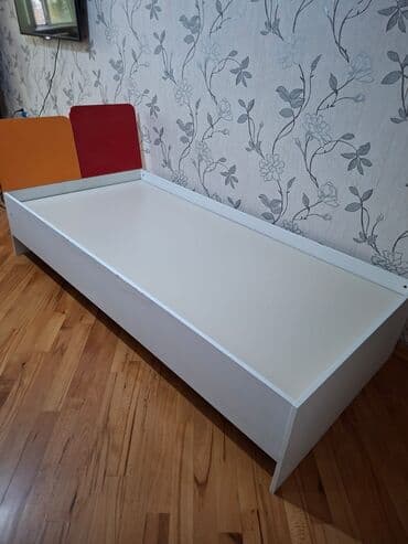 qəlyan alfa: Ağ rəngli tək nəfərlik çarpayı çərçivəsi - Minimalist dizayn, düz — 1