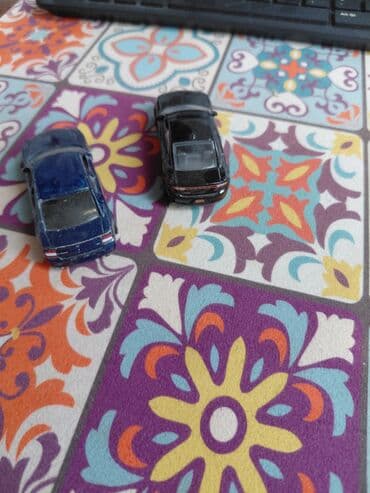 uşaq maşın dəstləri: İki oyuncaq maşın daxil olmaqla, müxtəlif rənglərə malik bu oyuncaq — 2