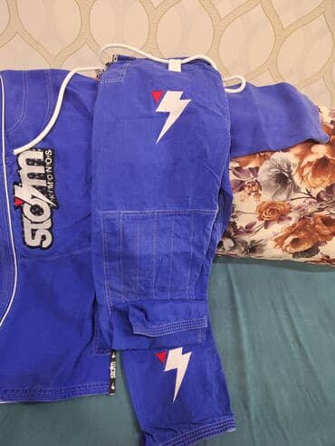 i̇dman geyimləri: Təzədi deməy olar,yalniz təltif olunmafa geyinilib səliqəli və — 2