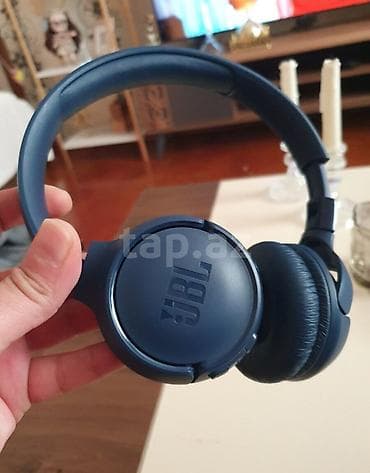 ipad air 5: JBL on-ear simsiz qulaqlıq – mavi rəng yeni alinib 3 aydir demek olar — 1
