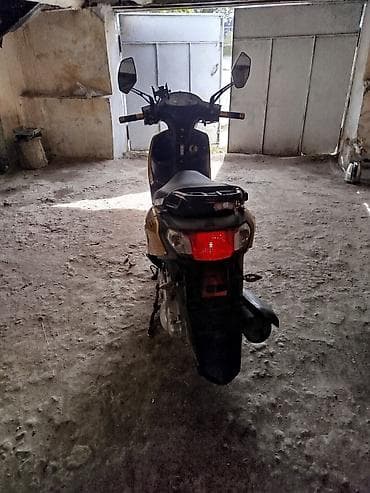 en ucuz moped: Sarı rəngdə ZigZag skuter Xüsusiyyətlər və təchizat: - Korpus — 4