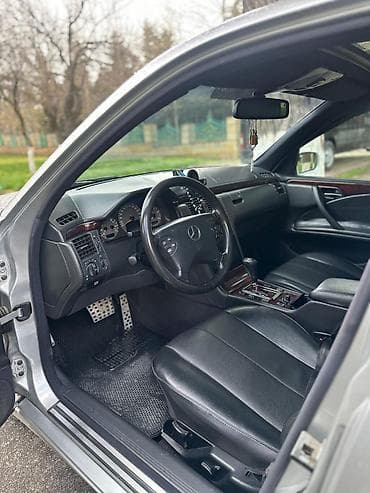 ford transit 5 1: Mercedes-Benz E-Class: 2.2 l | 1999 il Sedan — 10