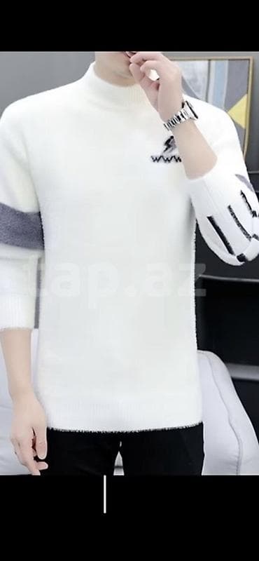 Kişi sviteri - Rəng: ağ (sağ qolda boz zolaq, sol qolda qara