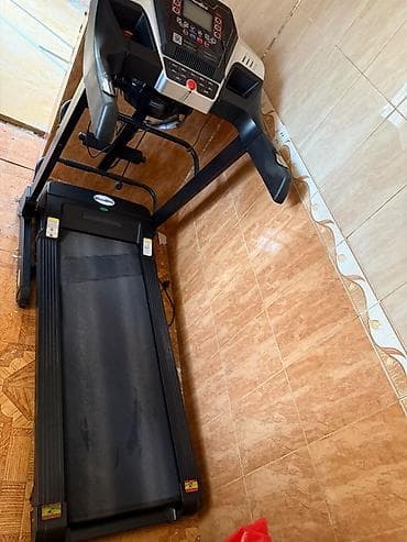 VolkasıGym qaçış trenajoru - Elektron idarəetmə paneli: sürət, vaxt — 4