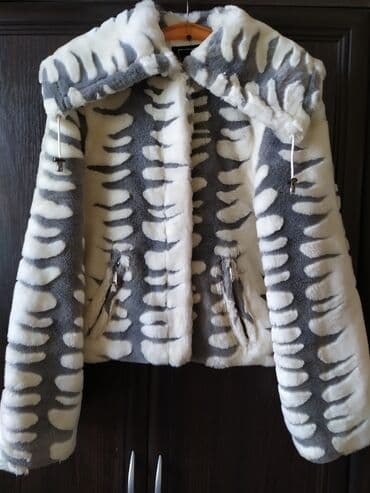 türk istehsalı olan qadın şubaları: Qısa model Şuba. Təbii deyil. Qali̇n ve yumşaq materi̇aldi̇r. Ölçü — 3