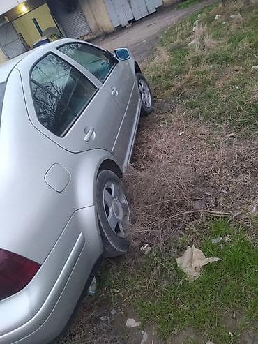 aksesuar avto: Volkswagen Jetta: 1.9 l | 2000 il Sedan — 4