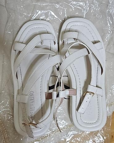 Ölçü: 36.5, rəng - Ağ, Yeni