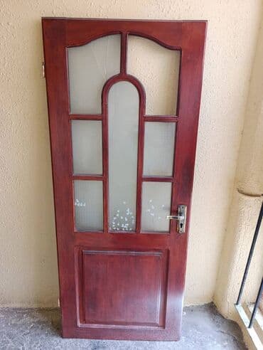 taxta qapılar işlənmiş: Qapı. *Yalniz qirmizi rengde olan satilir,1 dene qalib. *Cercive ve — 2