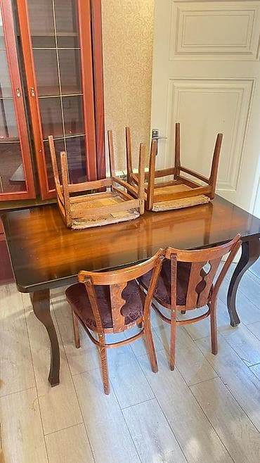 bar oturacaq: Qonaq otağı üçün, Açılmayan, Dördbucaq masa, 4 stul — 1