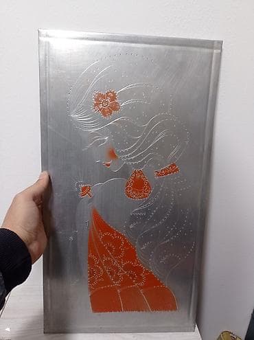 Metal gravür tablo – qadın silueti - Material: Cilalanmış metal