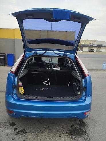avto aksesuar kredit: Ford Focus: 1.6 l | 2010 il 284360 km Sedan — 5