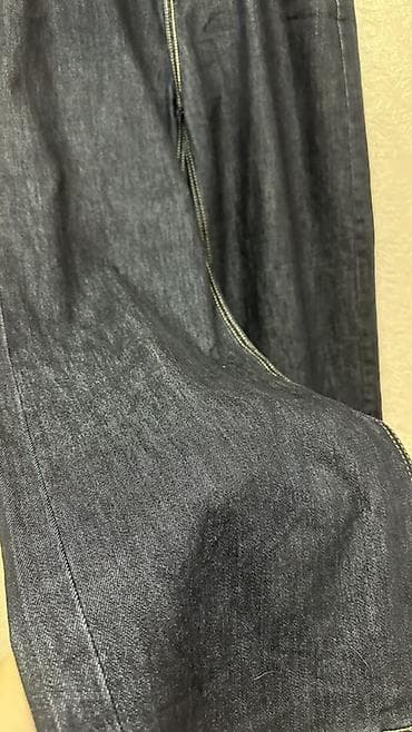 Cinslər: Geniş kəsimli tünd mavi (demək olar ki, qara) cins şalvar qadın üçün — 3