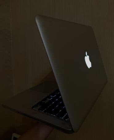 Printerlər: Apple MacBook Pro noutbuk - Korpus: alüminium unibody, gümüş rəng - — 1