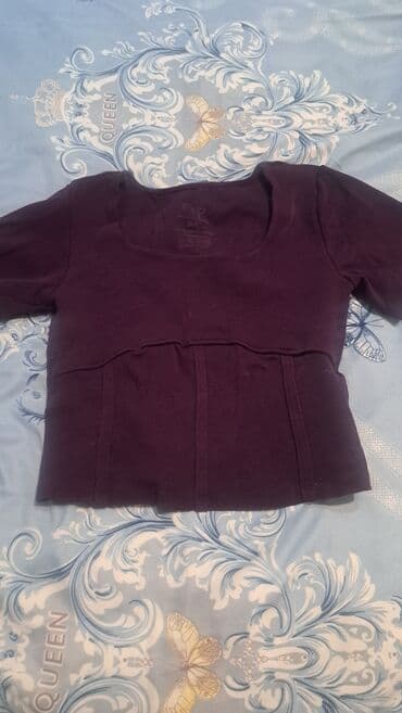 Qadın qısa top - Rəng: tünd bənövşəyi/bordo tonu - Model: qısa