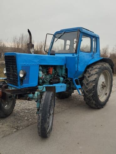 4 təkərli moto: Mavi rəngdə təkər formulalı aqrar traktor. Texniki xüsusiyyətlər: - — 3