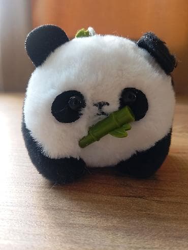 toy pudil: Мягкая игрушка, пандочка. Если потянуть за бамбук, будет крутить — 2