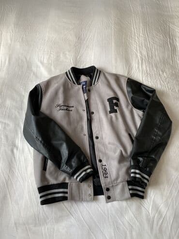 купить кожаную куртку в баку: Kollec tipli varsity gödəkçə - Rəng: boz gövdə, qara qol və — 1
