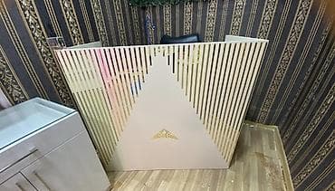 Resepsiyon masası və vitrin şkaf dəsti - Dizayn: Ön hissədə şaquli